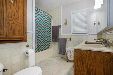 211 Cherrywood Dr, Plainwell, MI 49080 photo 9