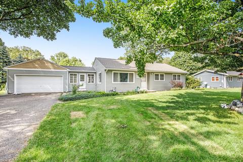 211 Cherrywood Dr, Plainwell, MI 49080 photo 1