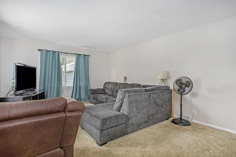 211 Cherrywood Dr, Plainwell, MI 49080 photo 4