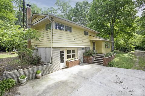 3001 E Riverside Rd, Buchanan, MI 49107 photo 1