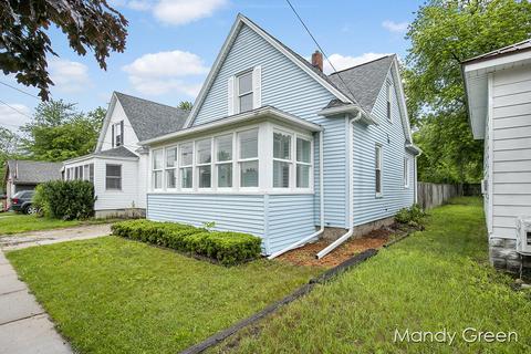612 Harrison St, Belding, MI 48809 photo 2