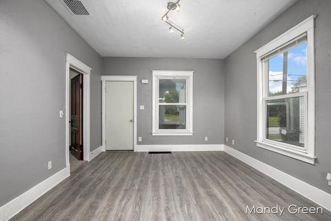 612 Harrison St, Belding, MI 48809 photo 4
