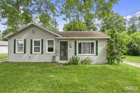 1116 W Ellis St, Belding, MI 48809 photo 1