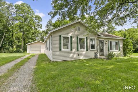 1116 W Ellis St, Belding, MI 48809 photo 2