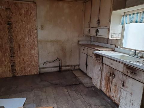1412 Deyo St, Jackson, MI 49203 photo 8