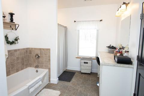 5925 Plum Orch, Munith, MI 49259 photo 5