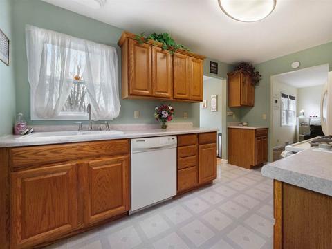 121 Comstock, Jackson, MI 49203 photo 8