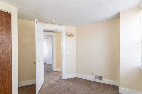 824 Eaton St, Jackson, MI 49202 photo 4