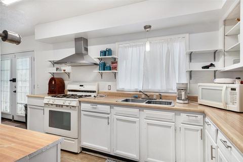 923 Whitney St, Jackson, MI 49202 photo 6