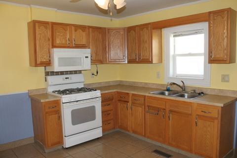 738 Kennedy St, Jackson, MI 49202 photo 3