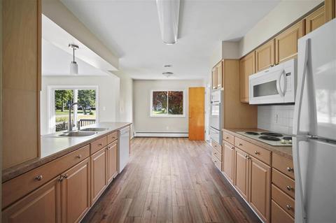 1003 Springcrest Blvd, Jackson, MI 49203 photo 2