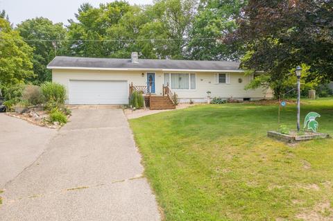 2331 Lakeside Dr, Stanton, MI 48888 photo 4