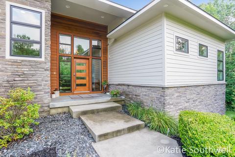 830 Skyevale NE, Ada, MI 49301 photo 3