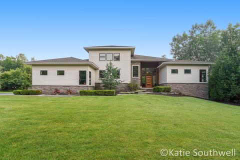 830 Skyevale NE, Ada, MI 49301 photo 1