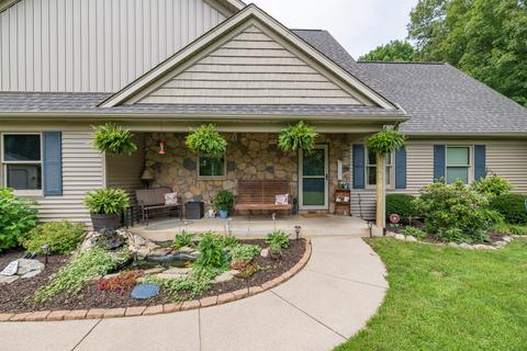 504 3rd St, Plainwell, MI 49080 photo 2