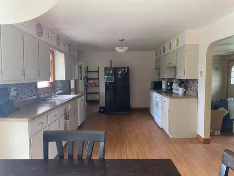 1206 Whitney St, Jackson, MI 49202 photo 2