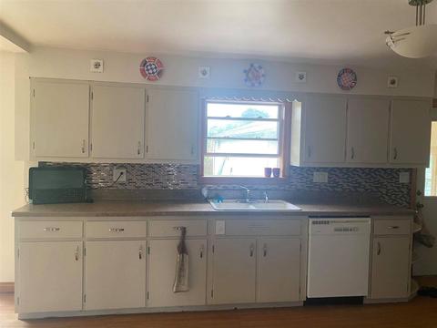1206 Whitney St, Jackson, MI 49202 photo 3