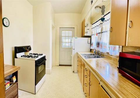 322 Carr St, Jackson, MI 49201 photo 5