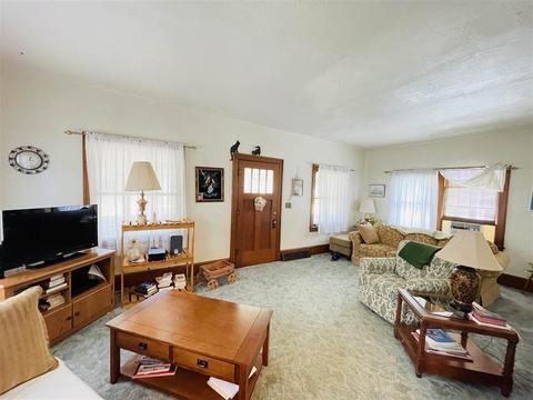 322 Carr St, Jackson, MI 49201 photo 2