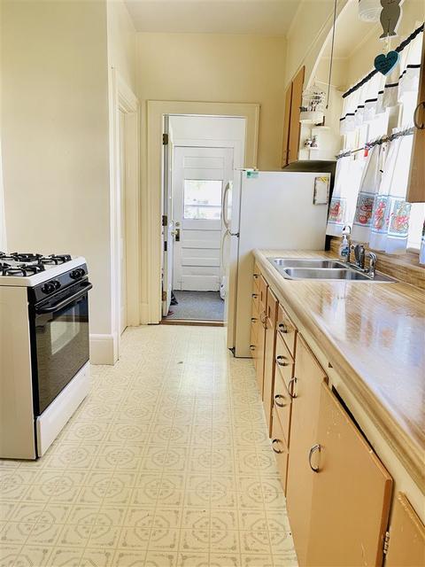 322 Carr St, Jackson, MI 49201 photo 4