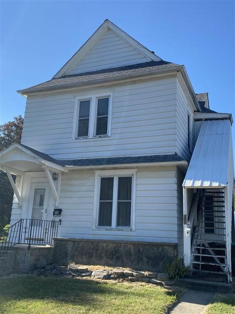 109 E Walnut St, Albion, MI 49224 photo 2
