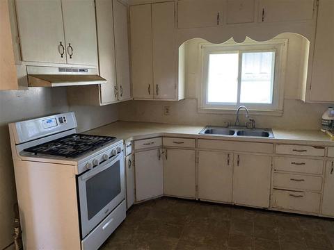109 E Walnut St, Albion, MI 49224 photo 6