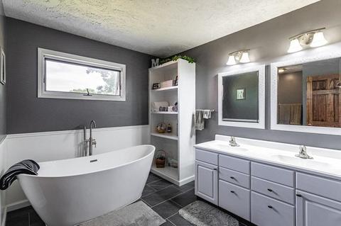 4209 Locust Ln, Jackson, MI 49201 photo 8