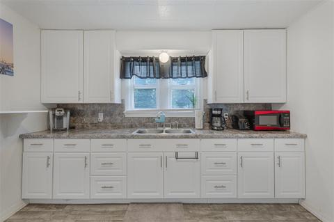 614 Longfellow Ave, Jackson, MI 49202 photo 9