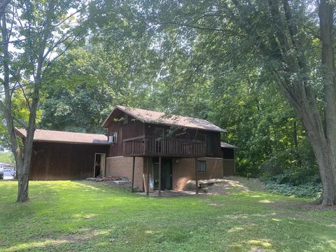 655 Point Dr, Clare, MI 48617 photo 1