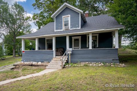 552 Ionia St, Belding, MI 48809 photo 2