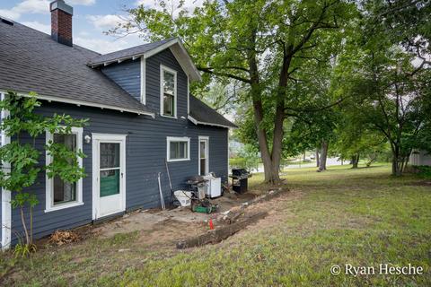 552 Ionia St, Belding, MI 48809 photo 3