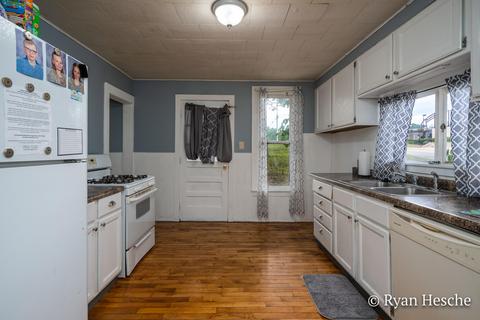 552 Ionia St, Belding, MI 48809 photo 11