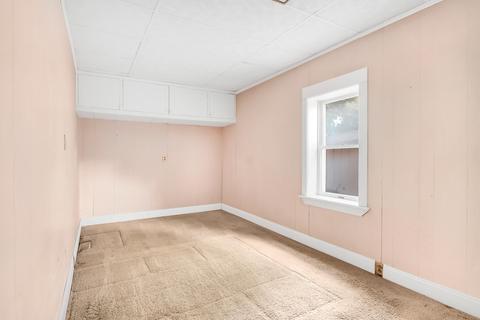 704 Williams St, Belding, MI 48809 photo 9