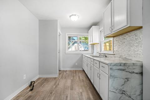 504 Seymour Ave, Jackson, MI 49202 photo 8