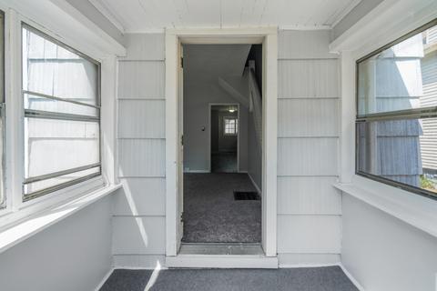 504 Seymour Ave, Jackson, MI 49202 photo 4