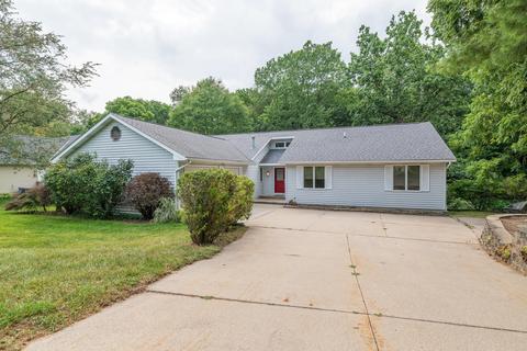 237 Deer Run Dr, Plainwell, MI 49080 photo 1