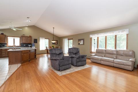 237 Deer Run Dr, Plainwell, MI 49080 photo 5