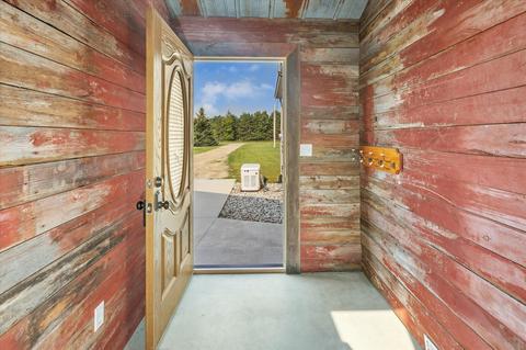 97 S Osborn Rd, Sumner, MI 48889 photo 7
