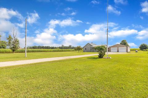 97 S Osborn Rd, Sumner, MI 48889 photo 5