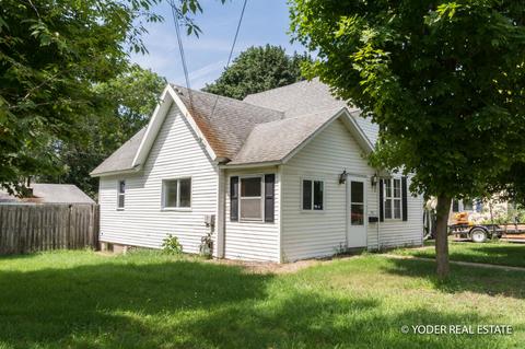 901 S Broas St, Belding, MI 48809 photo 2