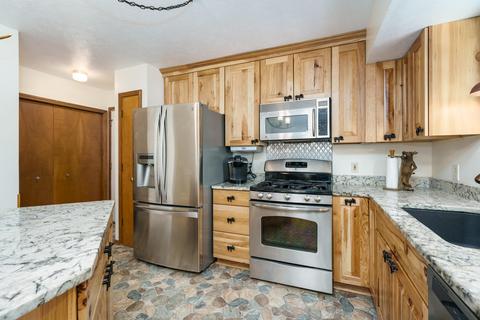 8 Drake Ct, Plainwell, MI 49080 photo 10