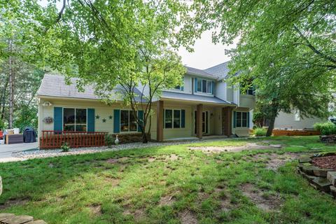8 Drake Ct, Plainwell, MI 49080 photo 2