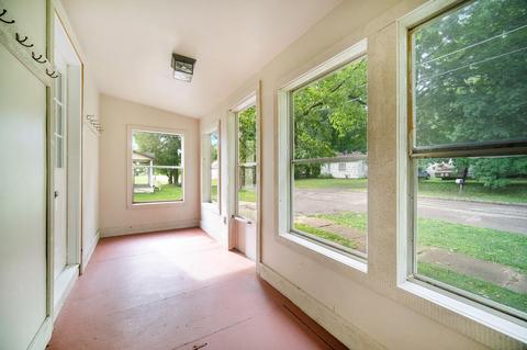 321 E Center St, Concord, MI 49237 photo 4