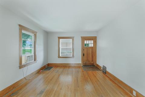 209 N Brown St, Jackson, MI 49202 photo 4