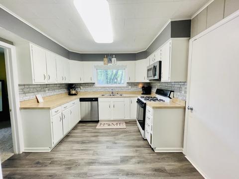 2404 Vining St, Jackson, MI 49203 photo 6
