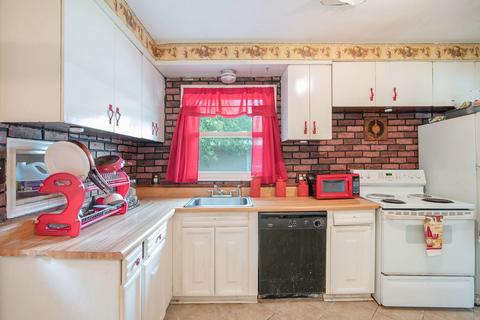 2910 Cherokee Ave, Flint, MI 48507 photo 6