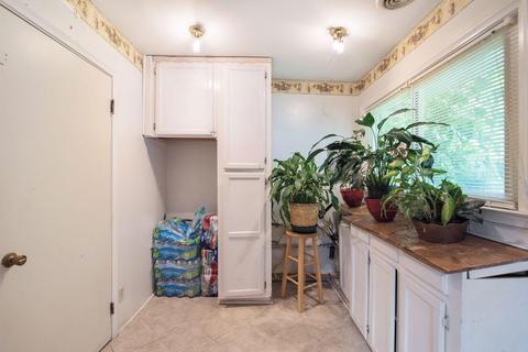 2910 Cherokee Ave, Flint, MI 48507 photo 7