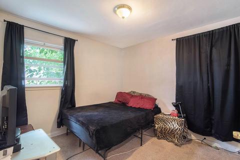 2910 Cherokee Ave, Flint, MI 48507 photo 9