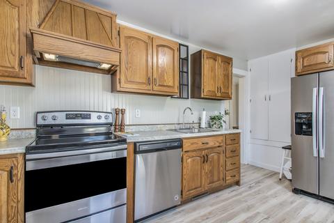 208 S Constantine St, Three Rivers, MI 49093 photo 7