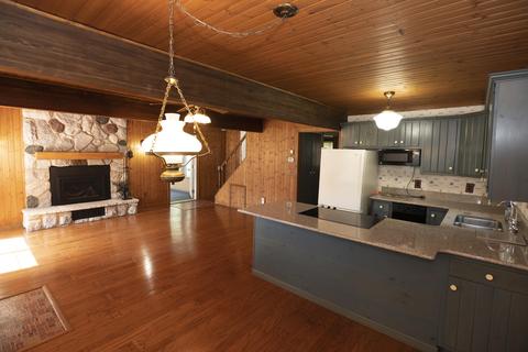 8461 Mott Dr, Jackson, MI 49201 photo 2